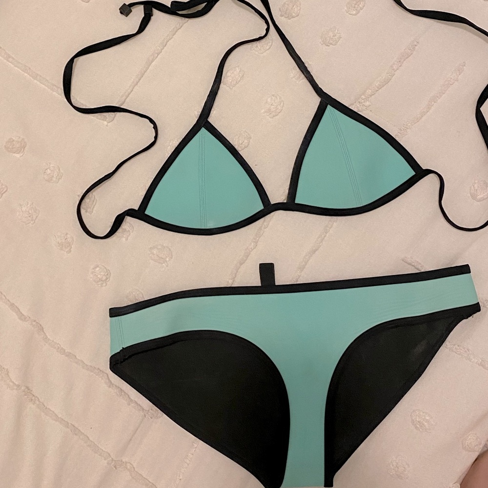 Triangl | Top Size: XS | Bottom Size: S | Bathing Suit Set | Colour: Aqua |